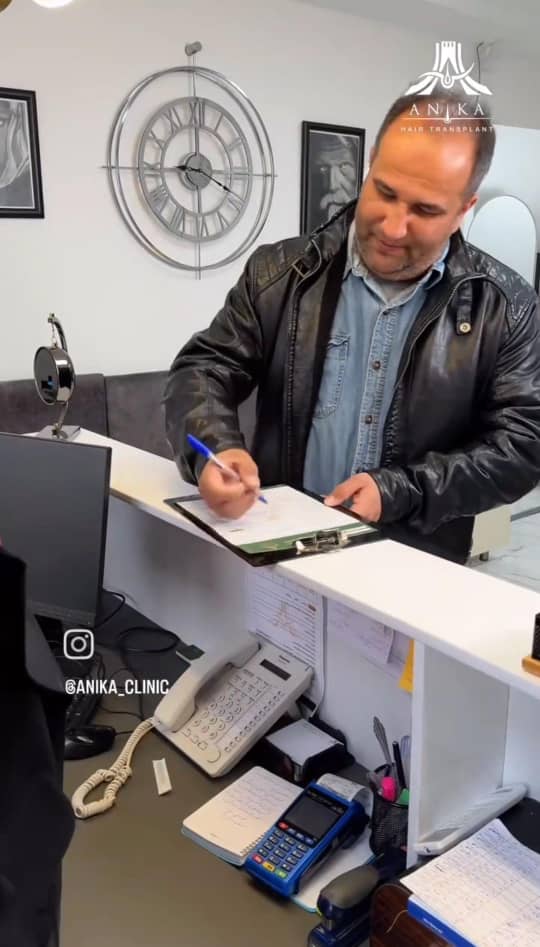 جفت دستاش پوچه ! چون گل کاشتیم براش